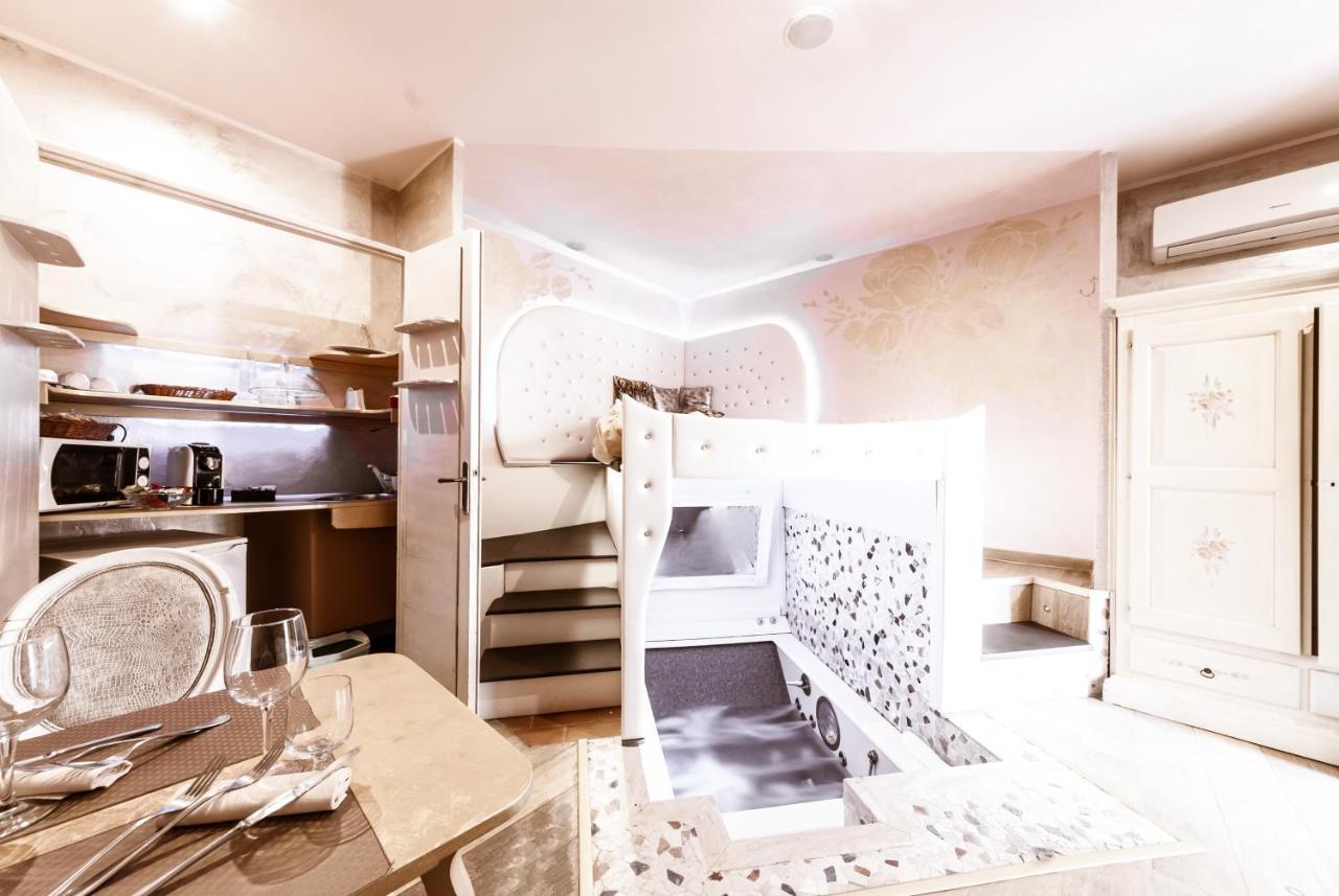 Il Nido D'Amore - Lorenzana Colombaie Bed and Breakfast Εξωτερικό φωτογραφία