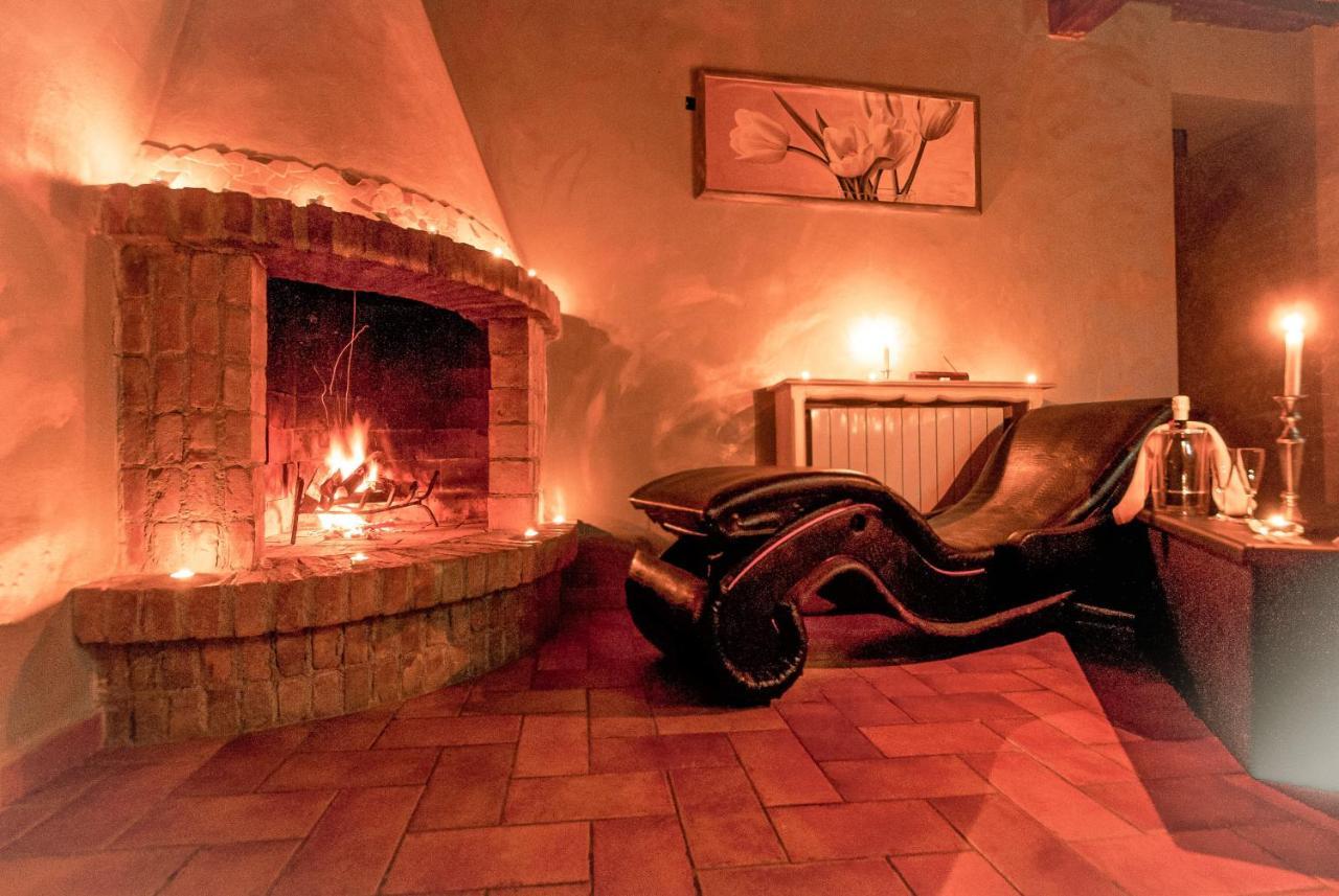 Il Nido D'Amore - Lorenzana Colombaie Bed and Breakfast Εξωτερικό φωτογραφία