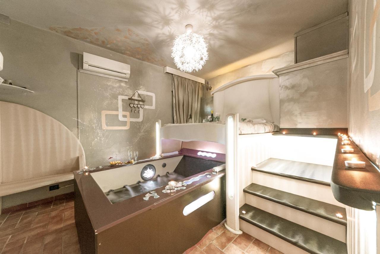 Il Nido D'Amore - Lorenzana Colombaie Bed and Breakfast Εξωτερικό φωτογραφία