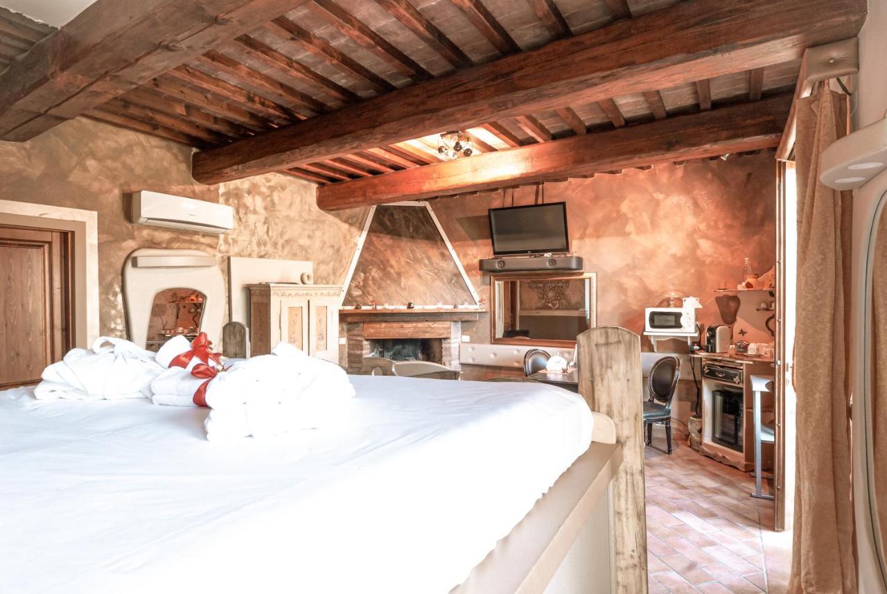 Il Nido D'Amore - Lorenzana Colombaie Bed and Breakfast Εξωτερικό φωτογραφία