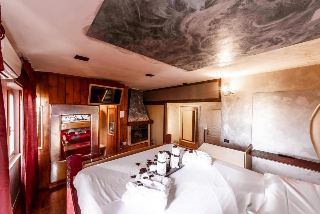 Il Nido D'Amore - Lorenzana Colombaie Bed and Breakfast Εξωτερικό φωτογραφία