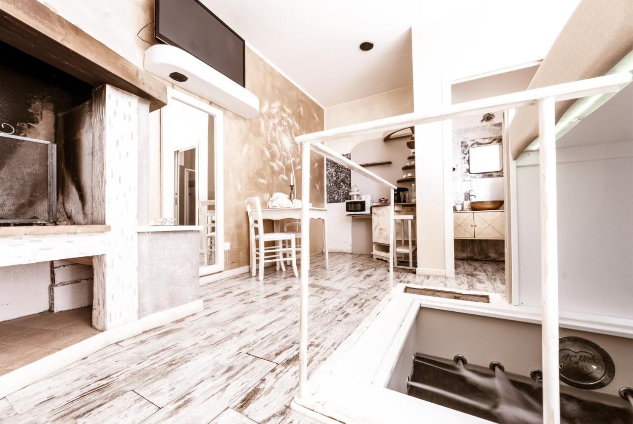 Il Nido D'Amore - Lorenzana Colombaie Bed and Breakfast Εξωτερικό φωτογραφία