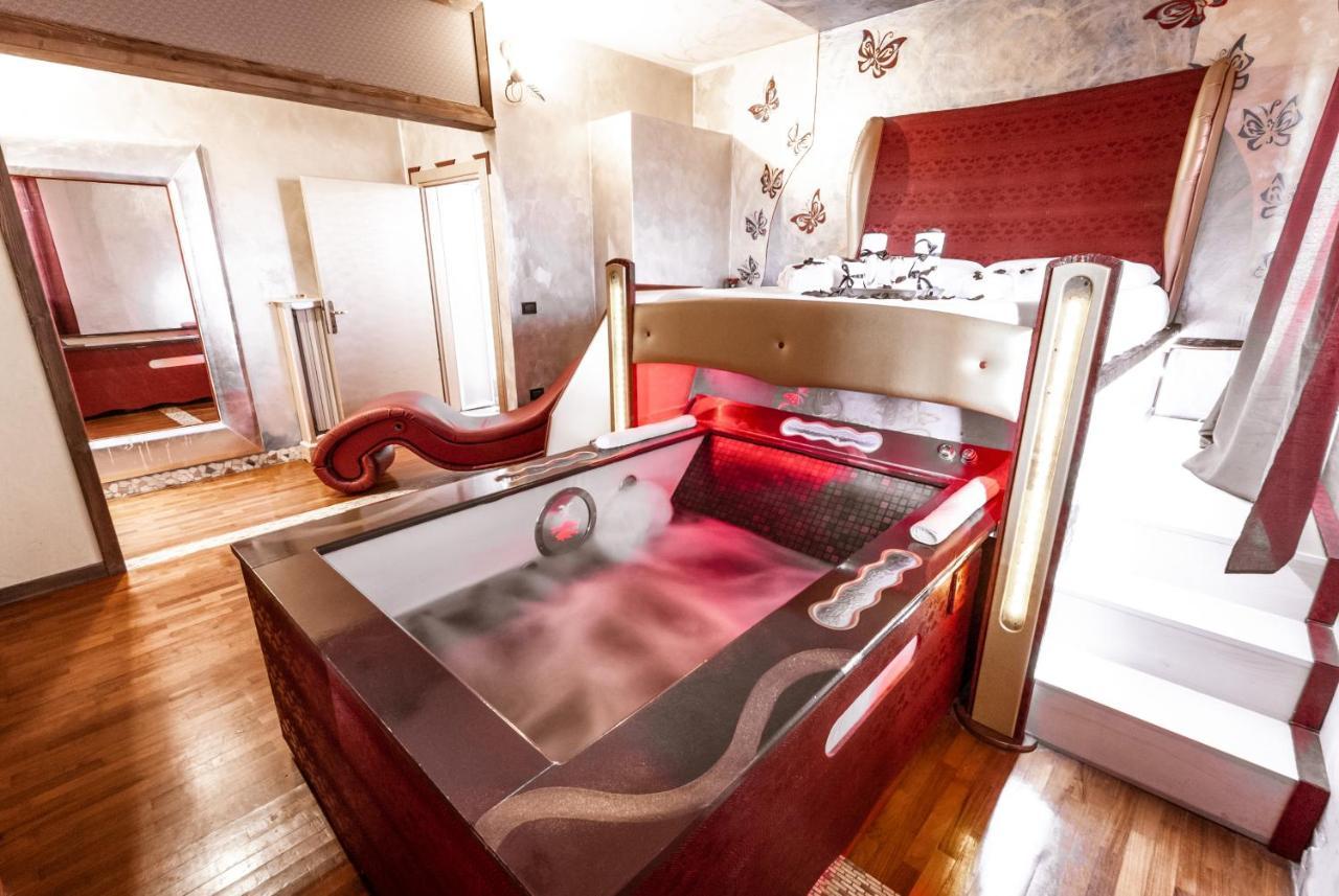Il Nido D'Amore - Lorenzana Colombaie Bed and Breakfast Εξωτερικό φωτογραφία