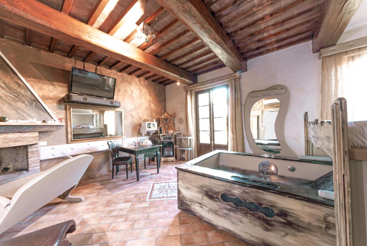 Il Nido D'Amore - Lorenzana Colombaie Bed and Breakfast Εξωτερικό φωτογραφία