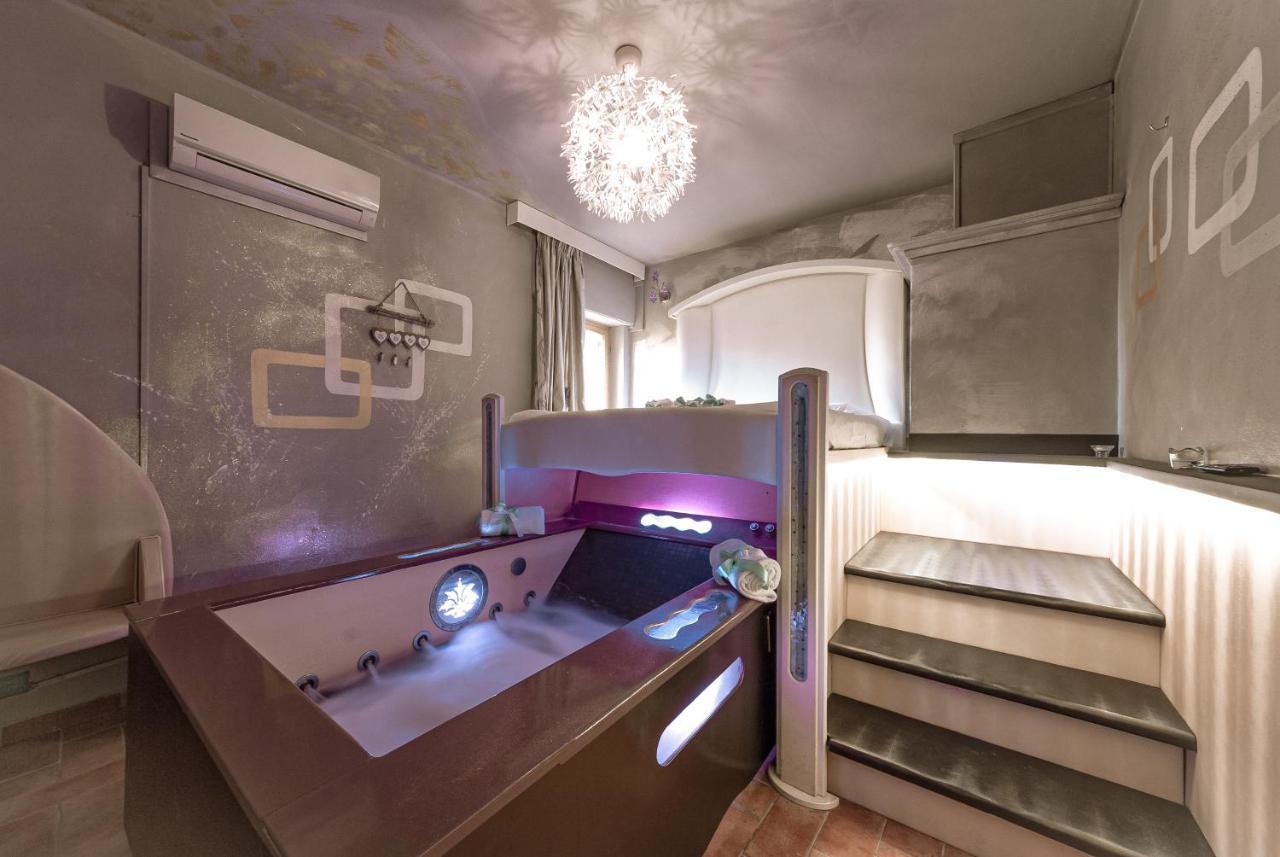 Il Nido D'Amore - Lorenzana Colombaie Bed and Breakfast Εξωτερικό φωτογραφία