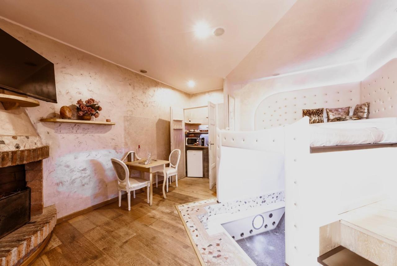 Il Nido D'Amore - Lorenzana Colombaie Bed and Breakfast Εξωτερικό φωτογραφία