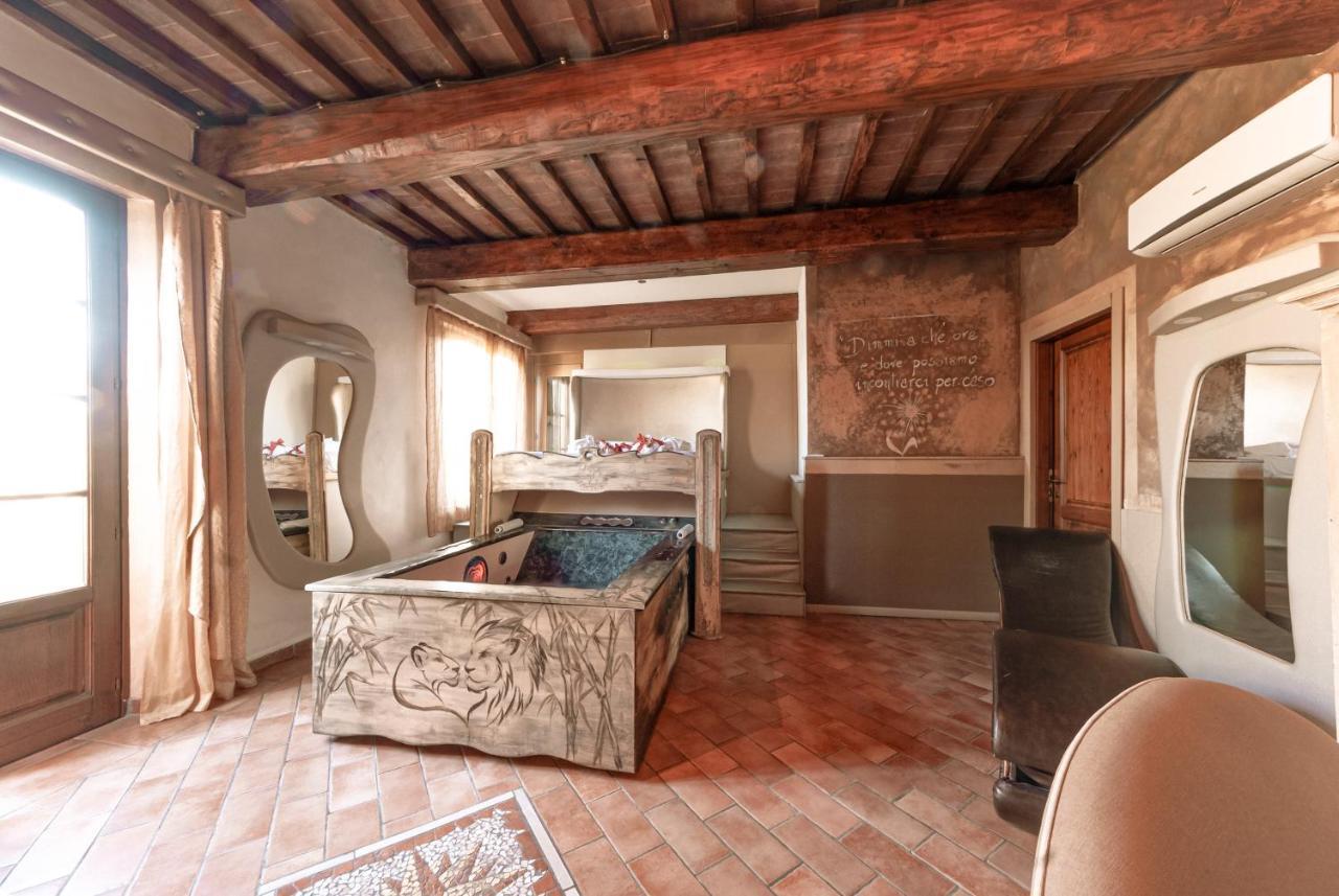 Il Nido D'Amore - Lorenzana Colombaie Bed and Breakfast Εξωτερικό φωτογραφία