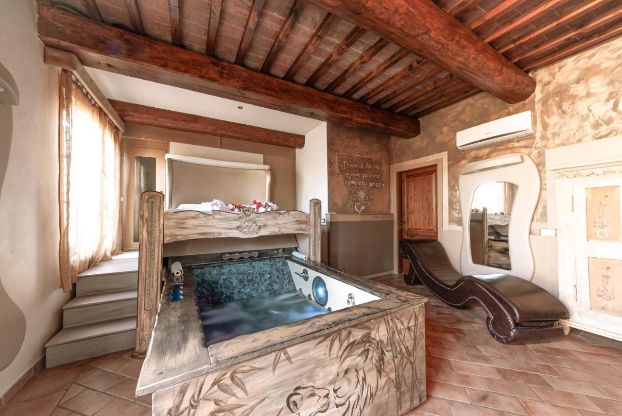 Il Nido D'Amore - Lorenzana Colombaie Bed and Breakfast Εξωτερικό φωτογραφία