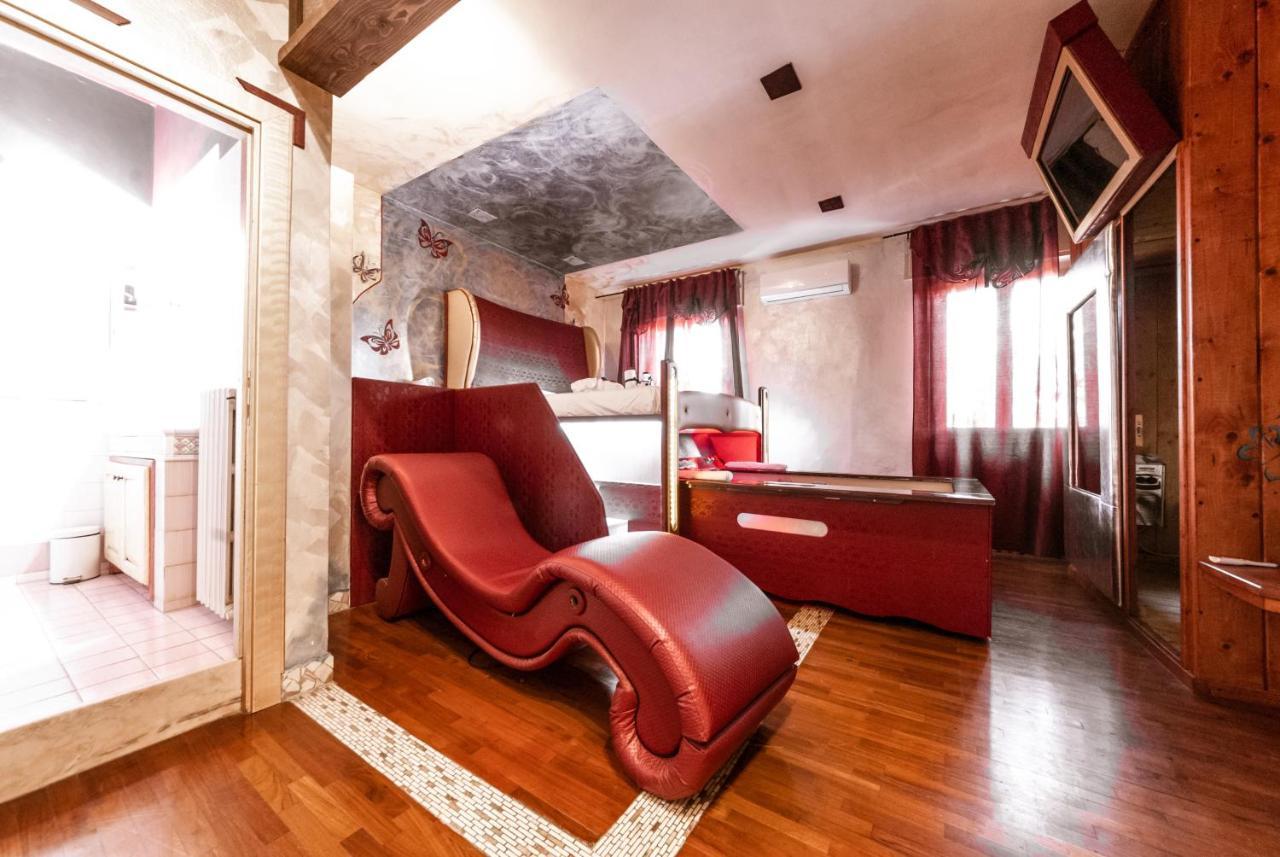 Il Nido D'Amore - Lorenzana Colombaie Bed and Breakfast Εξωτερικό φωτογραφία