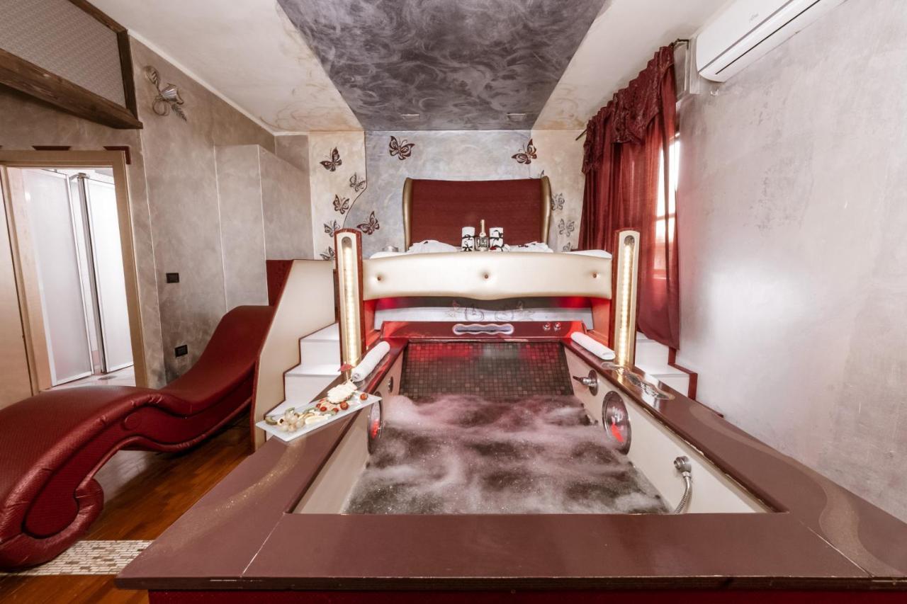 Il Nido D'Amore - Lorenzana Colombaie Bed and Breakfast Εξωτερικό φωτογραφία