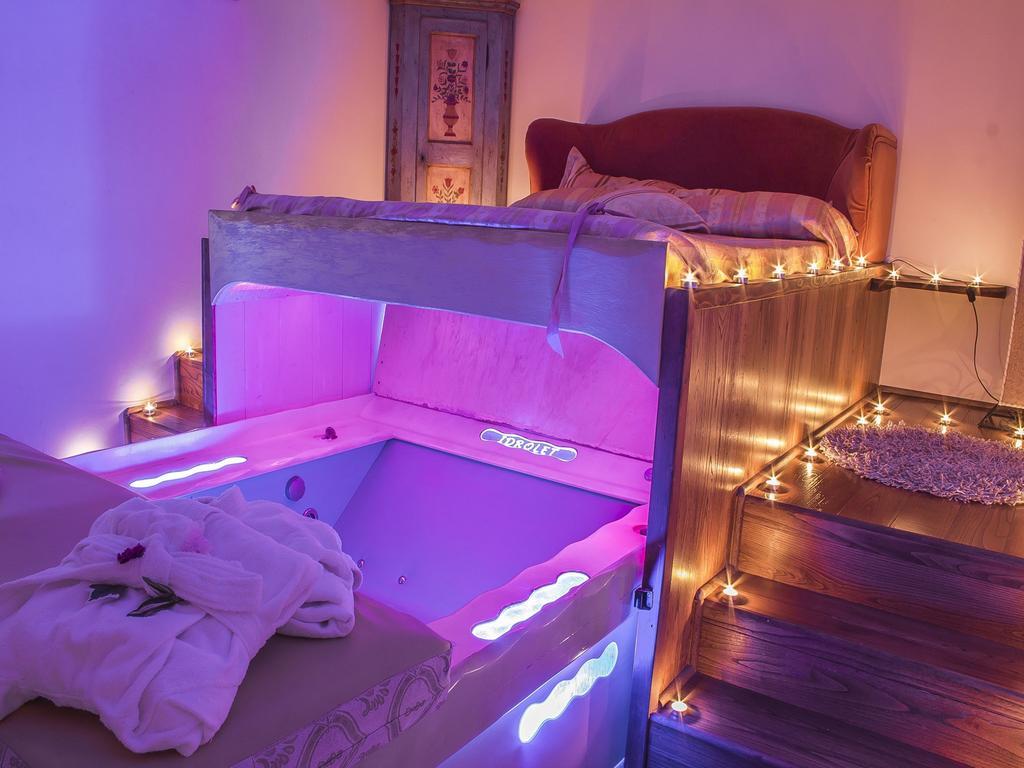 Il Nido D'Amore - Lorenzana Colombaie Bed and Breakfast Εξωτερικό φωτογραφία
